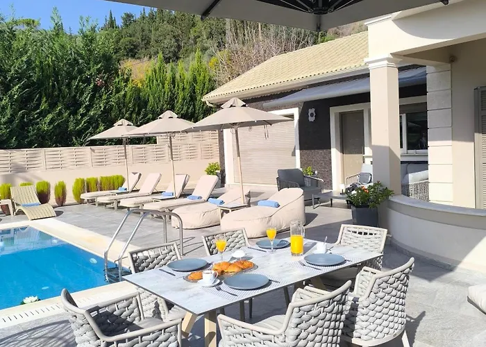 Luxury Matzourana With Private Pool Villa