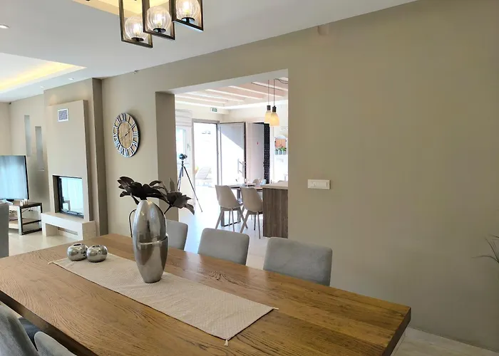 Luxury Matzourana With Private Pool Sidárion