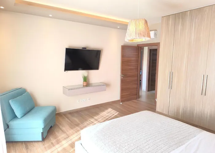 Luxury Matzourana With Private Pool Villa