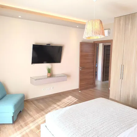 Luxury Matzourana With Private Pool Villa
