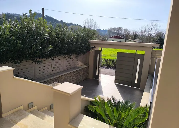 Luxury Matzourana With Private Pool Villa