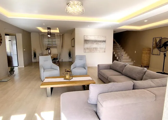 Luxury Matzourana With Private Pool Villa